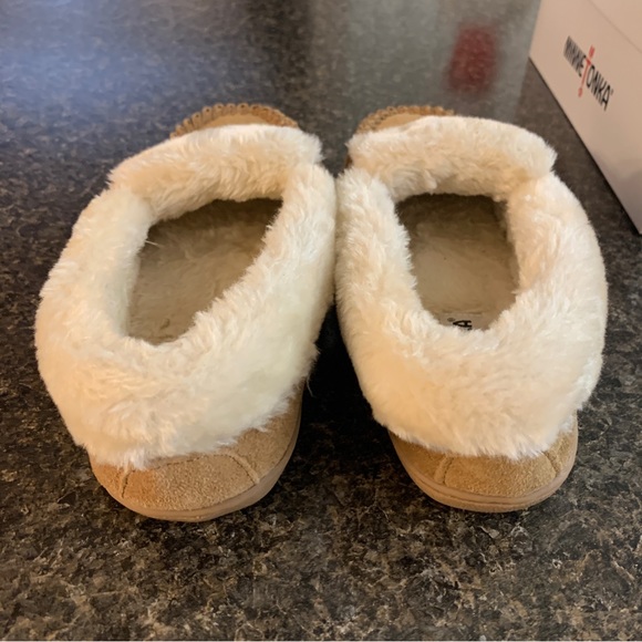NIB MINNETONKA Slippers - Picture 10 of 12